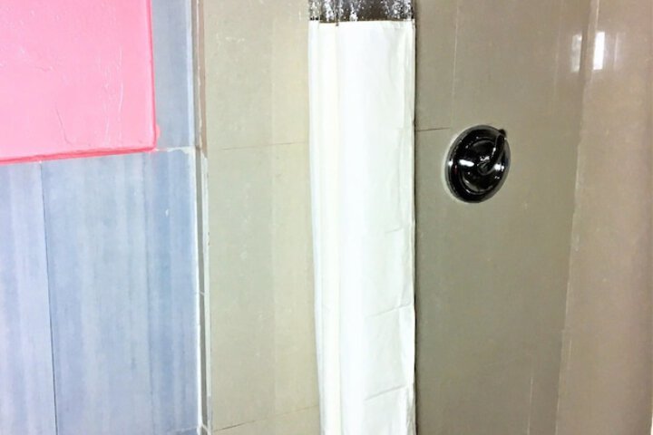 Room 15 of 32