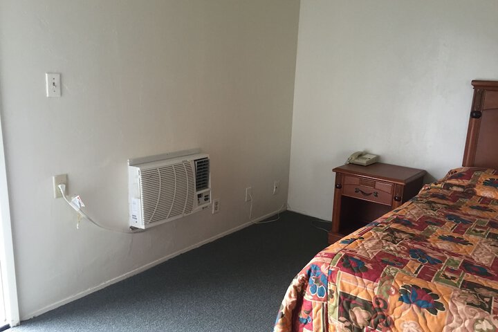 Golden Hills Motel