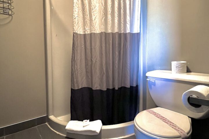 Room 28 of 59