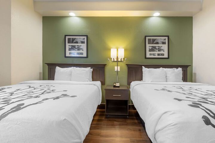 Room 21 of 32