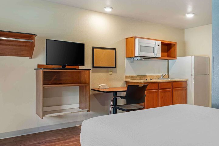 Room 17 of 33