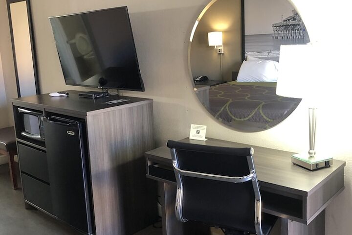 Room 10 of 21