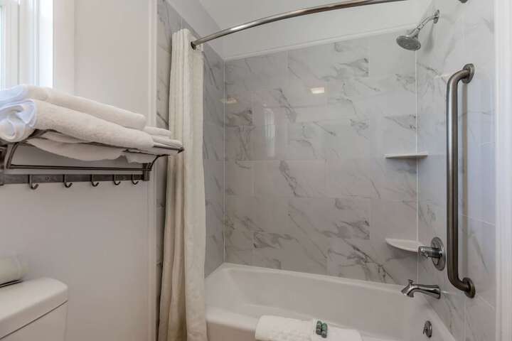 Room 10 of 28