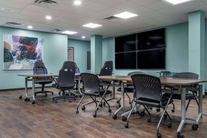 Business Center 47 of 48