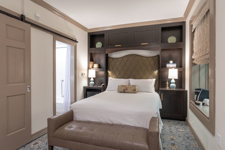 Room 26 of 62