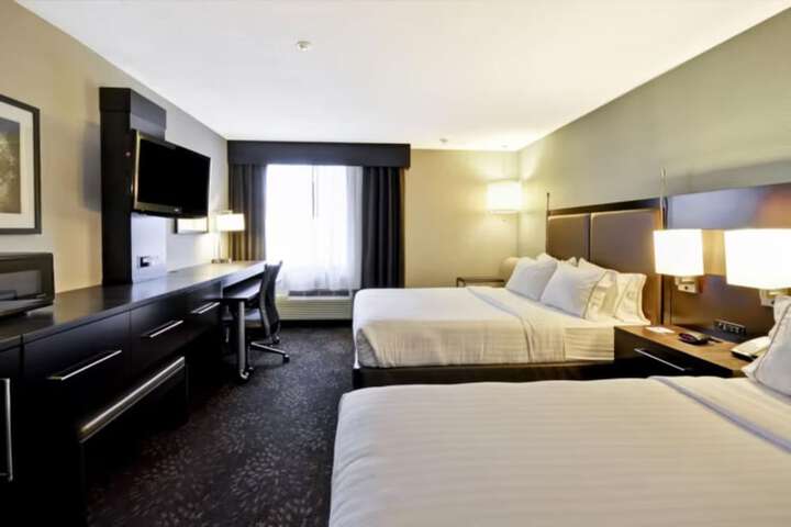 Holiday Inn Express Romulus / Detroit Airport by IHG
