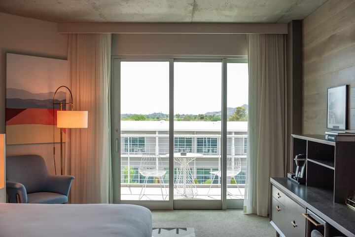 Room 98 of 147