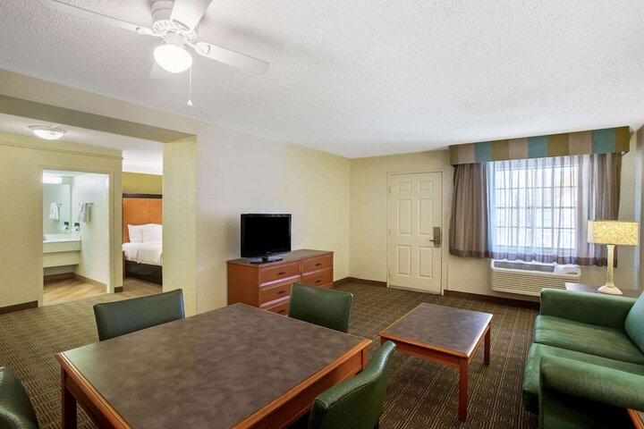 Room 21 of 30