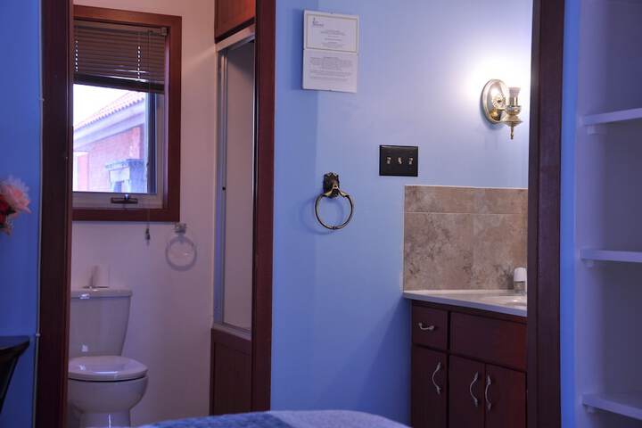Room 25 of 33