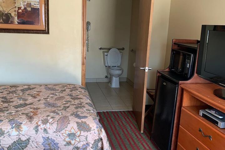 Room 11 of 19