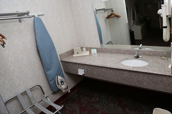 Room 13 of 31
