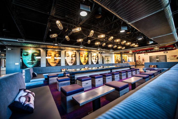 Lounge 77 of 84