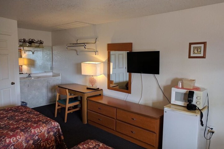 Room 6 of 26
