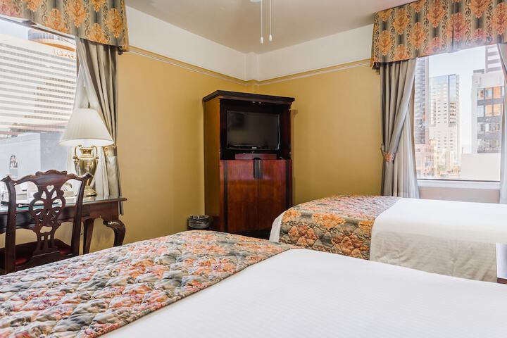 Room 27 of 40