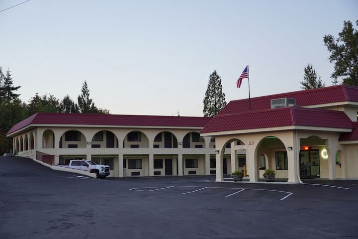 Timberland Inn & Suites