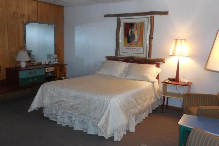 Room 32 of 79