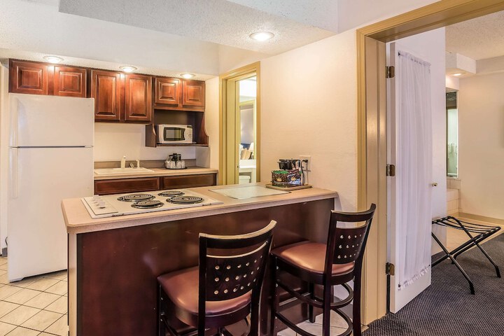 Quality Inn & Suites Albany Airport