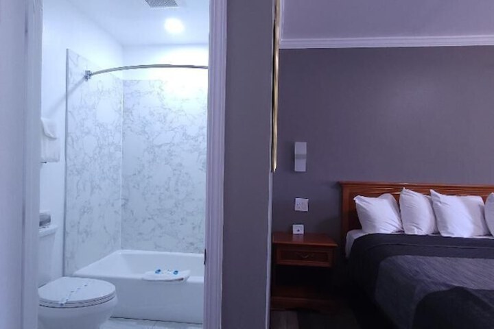 Room 32 of 59