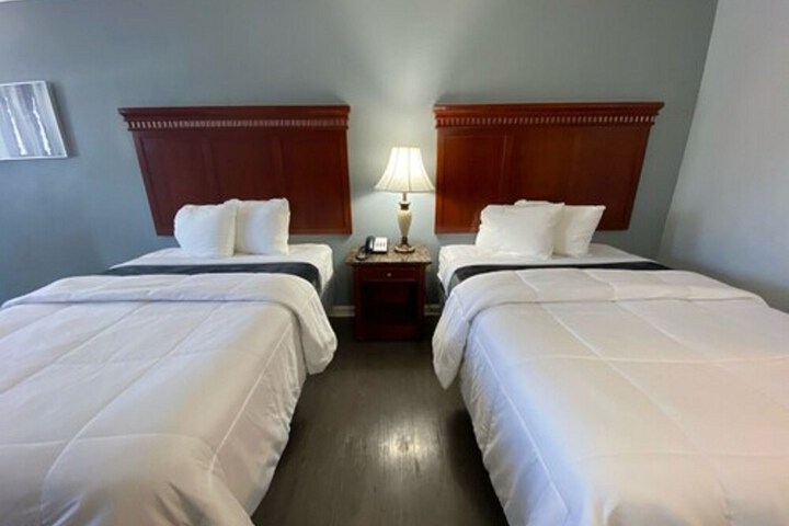 Room 10 of 20