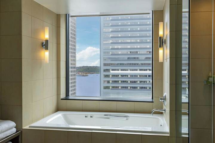 W Seattle