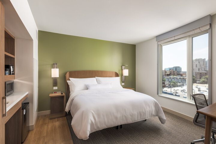 Room 52 of 65