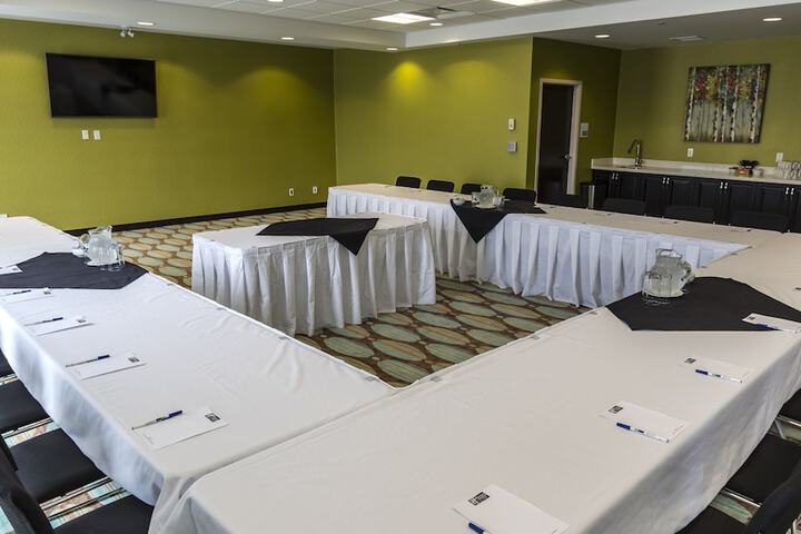 Holiday Inn Express & Suites Thunder Bay by IHG