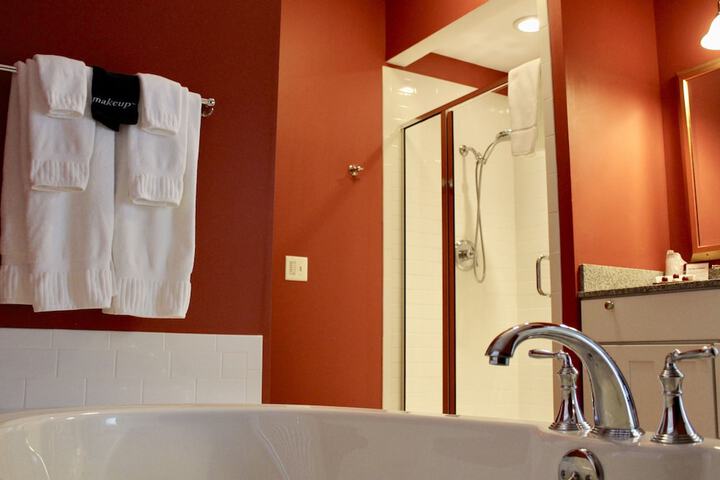 Room 32 of 48