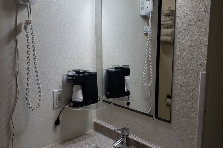 Americas Best Value Inn & Suites Harrisonville