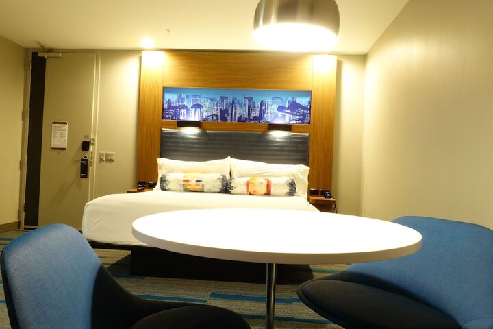 Room 28 of 77