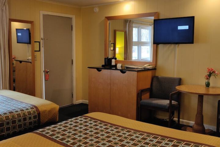 Pinebrook Motel