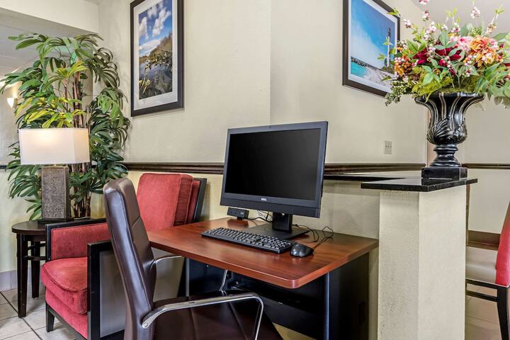 Business Center 70 of 71