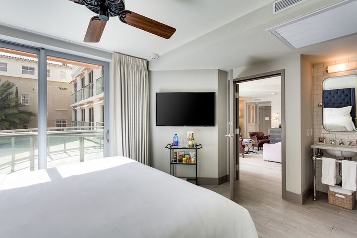 Room 21 of 104