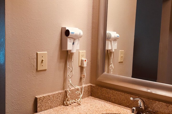 Room 27 of 48