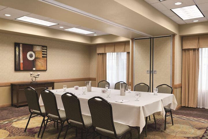Country Inn & Suites by Radisson Mankato Hotel and Conference Center, MN