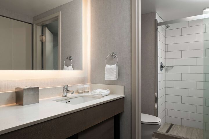 DoubleTree by Hilton Pittsburgh Airport