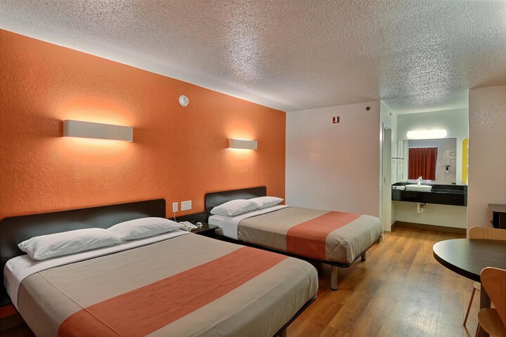 Room 17 of 30