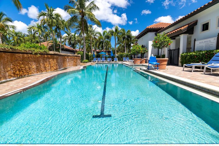 Naples Bay Resort & Marina