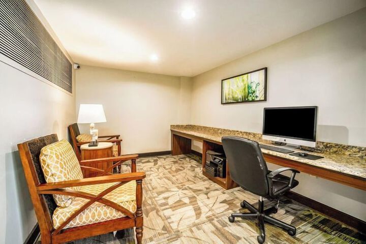 Business Center 45 of 46