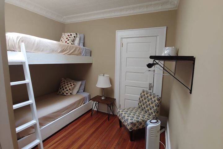Room 7 of 10