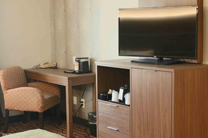 Room 17 of 34