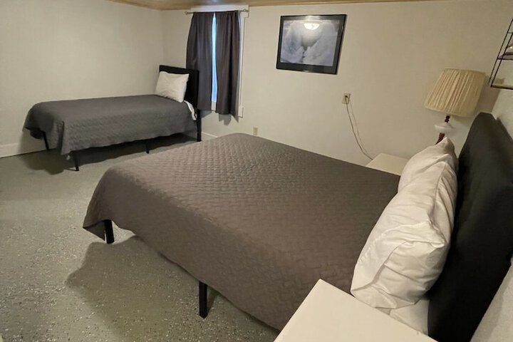 Room 43 of 234