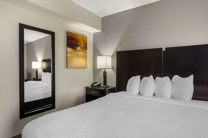 Room 15 of 32