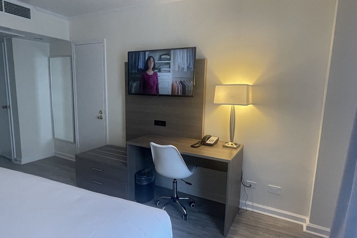 Room 30 of 43