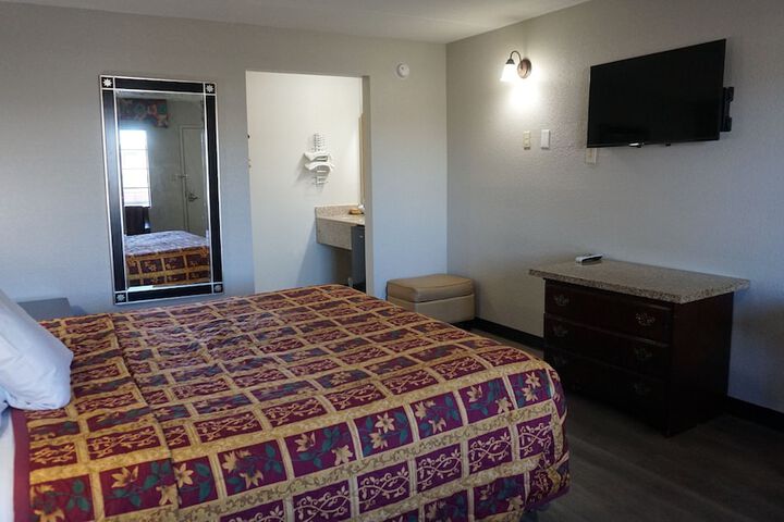 Room 10 of 15