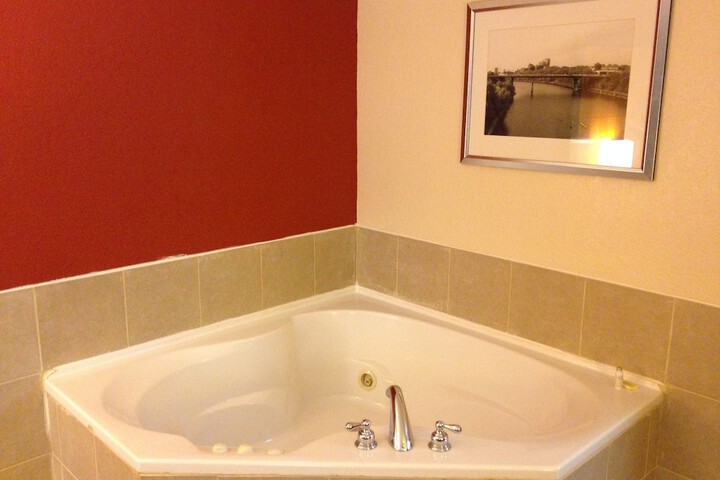 Hot Tub 41 of 43