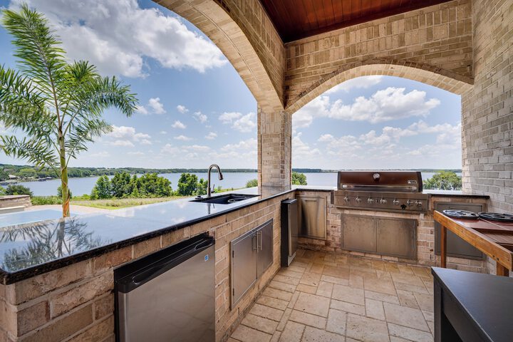 Groveland Home w / Pool: Luxurious Lakefront Oasis!