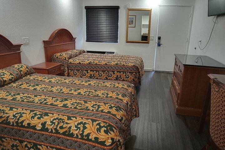 Room 11 of 17