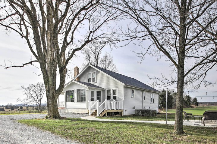 Farm-style Ste. Genevieve Retreat w / Fire Pit!