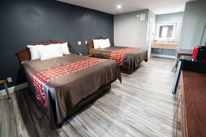 Room 15 of 32