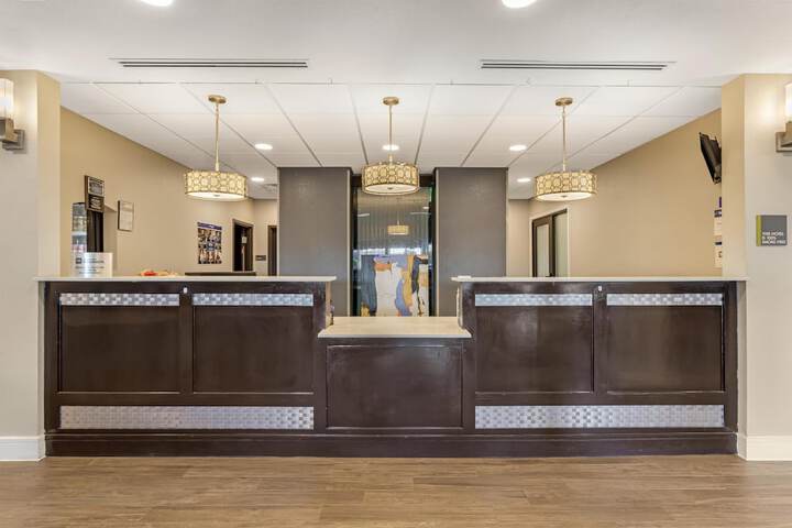 Best Western Plus Bay City Inn & Suites